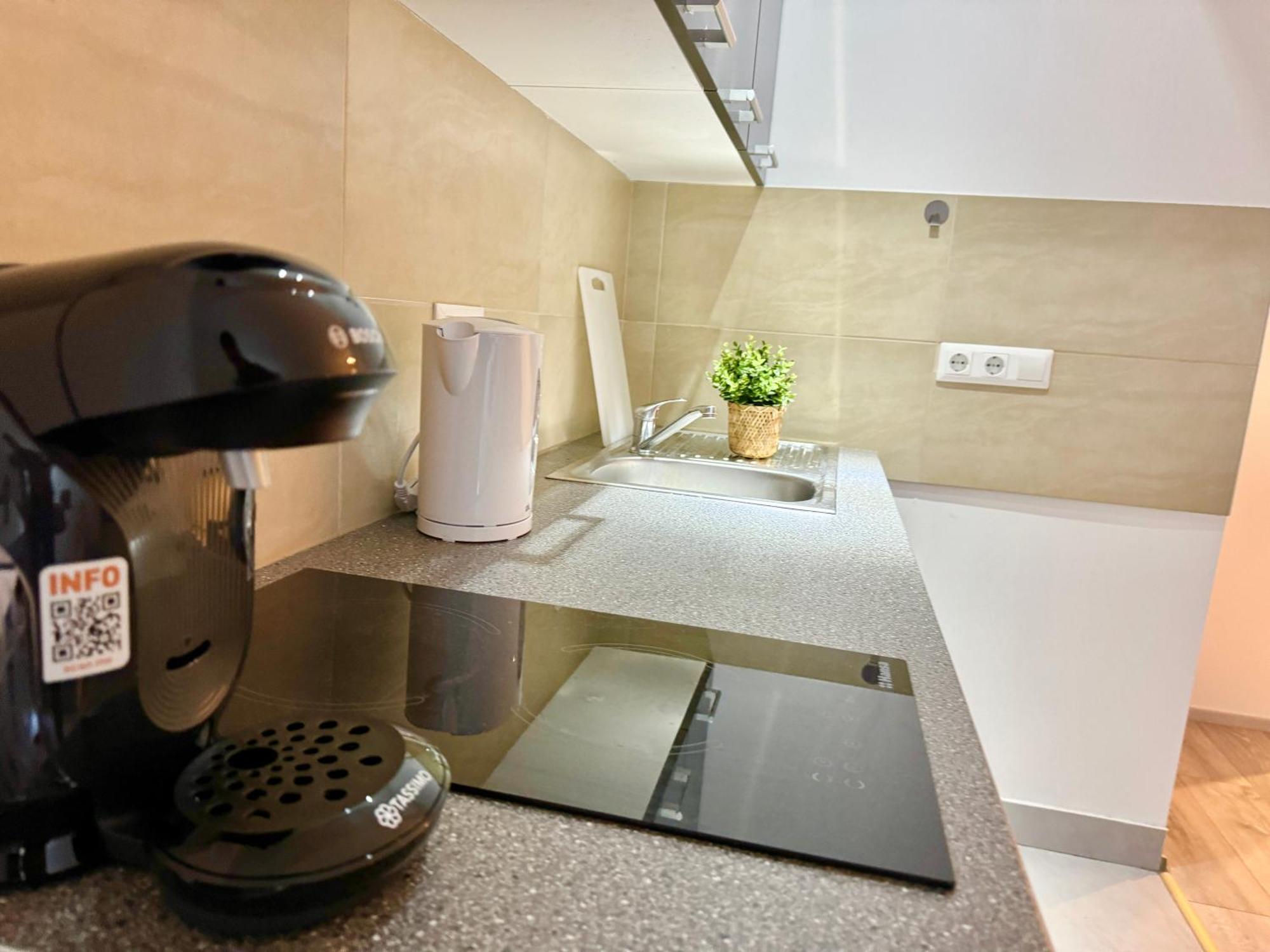 Stylish Schonbrunn Apartments - Free Underground Parking Vienna Luaran gambar